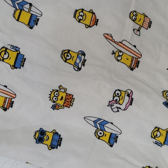 UT Despicable Me tshirt mens small minions - Picture 6 of 9